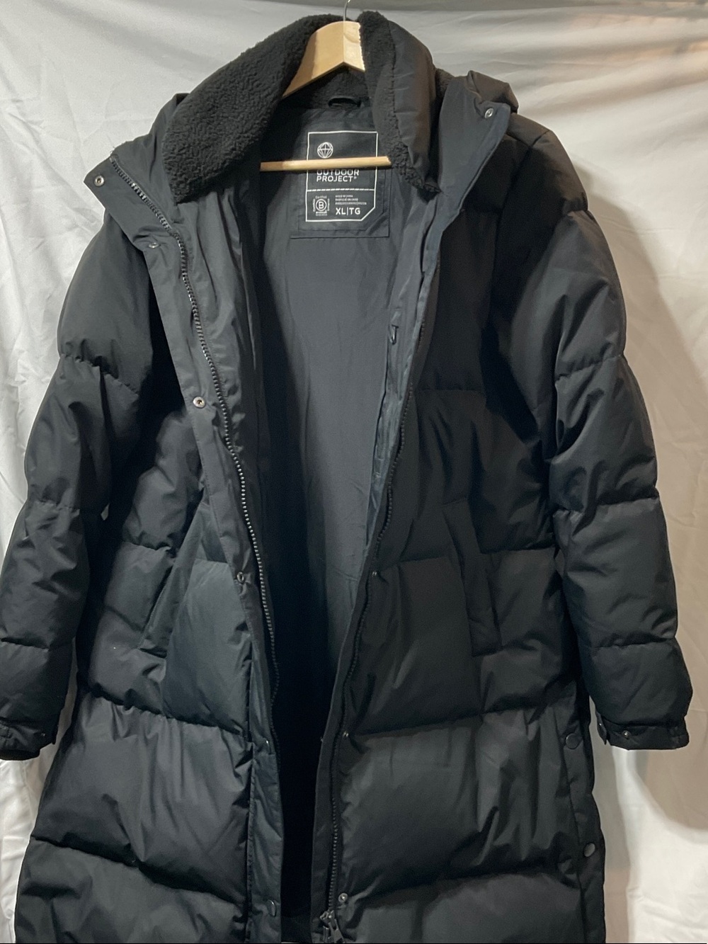 Mondetta Women’s Black Long Puffer Coat with Hood